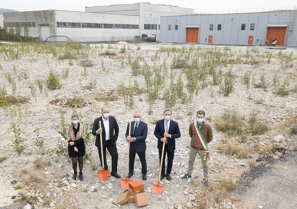 IVAR inaugure les travaux du nouvel entrepôt :  la pose de la première pierre a lieu aujourd'hui