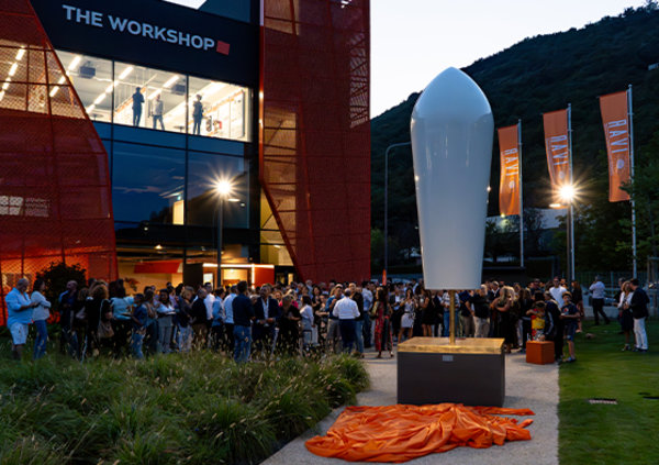 IVAR apre le porte all’arte: inaugurata ieri in azienda l’opera di Severino Del Bono